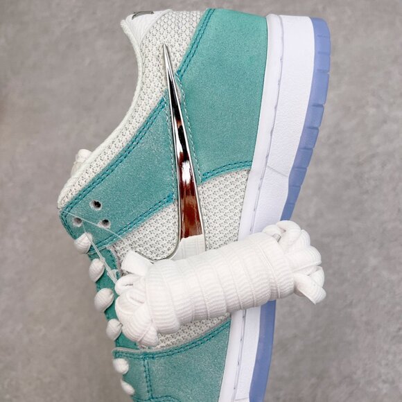 Nike SB Dunk Low x April Skateboards Turbo Green🐗 - Picture 7 of 9